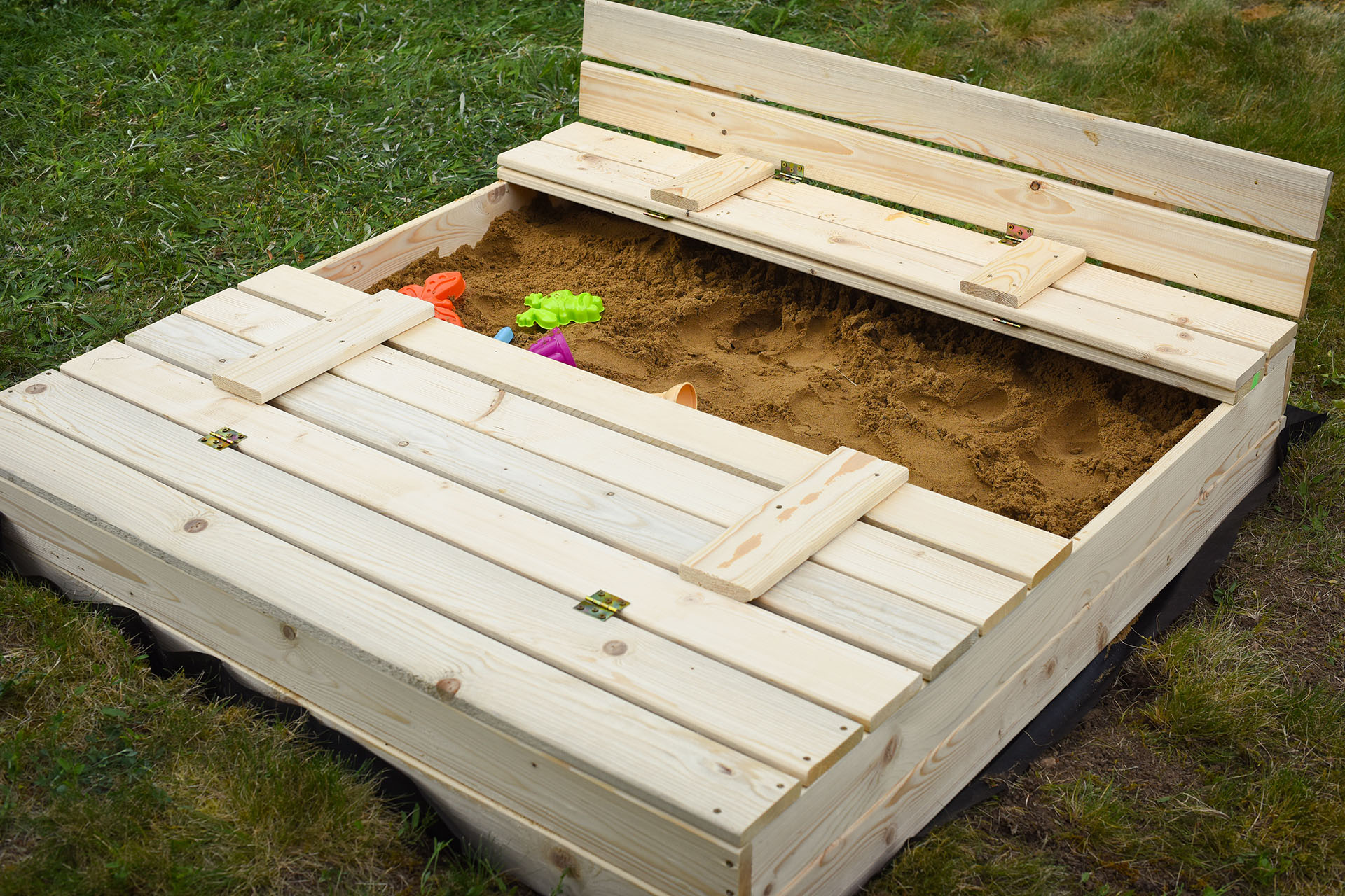 Jak zrobić piaskownicę dla dzieci z drewna?